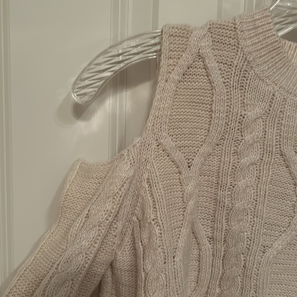 Exposed shoulder knit sweater. - Picture 2 of 5